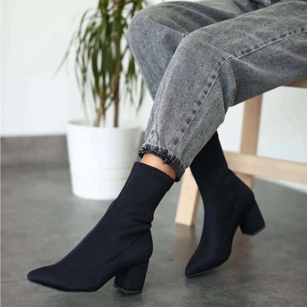 Vagabond Black Heeled Boots - Picture 4 of 10
